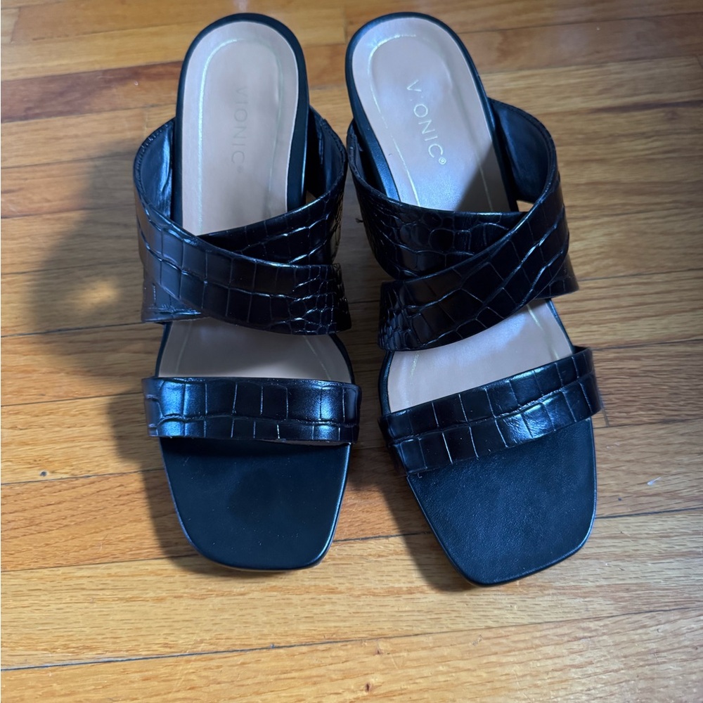 Vionic Black Croc-Patterned Sandals
